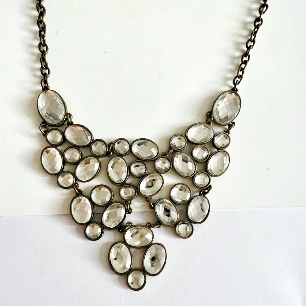 Statement choker